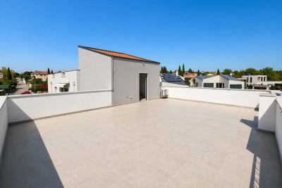 Four-room apartment on the first floor with its own terrace 9