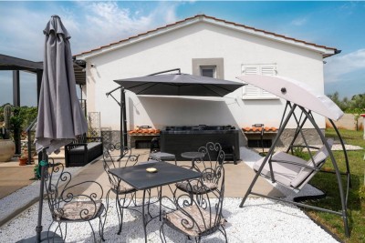 Ekskluzivna kuća na osami s bazenom i prostranom okućnicom 33