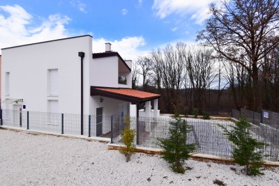 Modern semi-detached house with swimming pool in the vicinity of Poreč