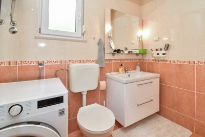 Casa con due appartamenti e un bel curato cortile 16