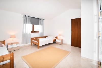 Poreč nei dintorni – ampia casa con 3 appartamenti, grande giardino e potenziale per piscina 47
