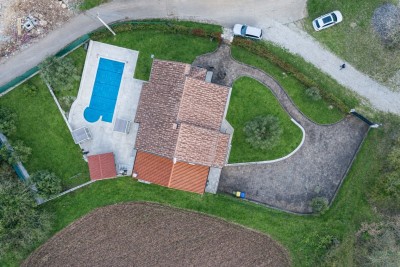 Ekskluzivna kuća – oaza mira s bazenom i garažom 40