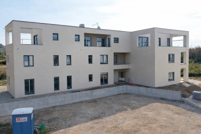 Modernes Penthouse mit Panoramablick auf das Meer und die Stadt - in Bau