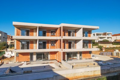 Moderno opremljen apartma v 1. nadstropju, 700 m od morja in marine - v fazi gradnje