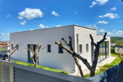 A modern house with a swimming pool in a quiet place with all amenities 5