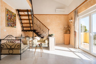 Novigrad, dvije spavaće sobe + galerija , pogled na more, 800m od mora