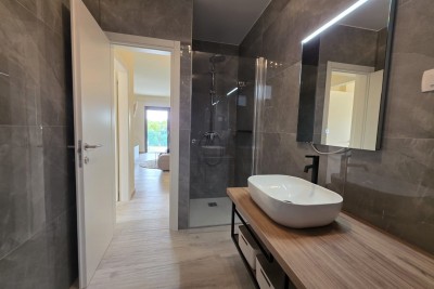 Luksuzan stan s pogledom na more svega 200 m od plaže 10