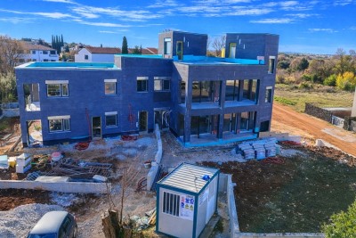 Ekskluzivan stan s panoramskim pogledom na more i prostranom krovnom terasom 4