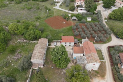 Beautiful Istrian smaller with 2 residential buildings and a large garden 7