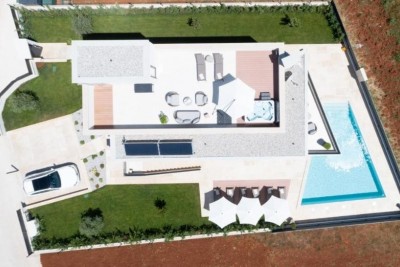 Villa moderna con piscina e vista mare 45