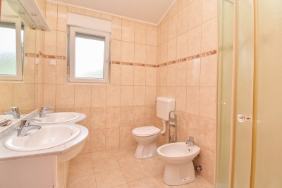 Ekskluziva! Dvojna kuća s bazenom i pogledom na more 17