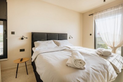 U blizini Poreča – moderna vila s bazenom i luksuznim uređenjem 16