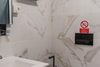 Renovirana kuća s bazenom u mirnom okruženju 19