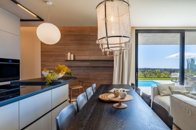 Ekskluzivna moderna vila s bazenom 12