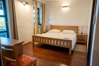 Istarska vila u mirnom okruženju s bazenom i pogledom na more 10