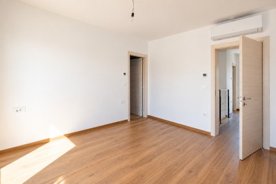 Marčana okolica – Moderna vila s bazenom i pogledom na more 13
