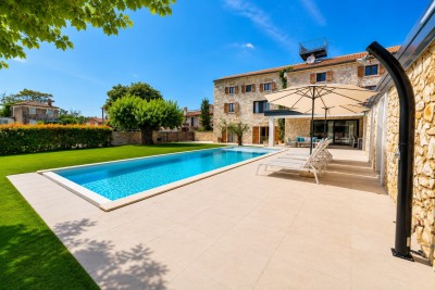 Novigrad okolica, unikatna kamena vila s bazenom 23