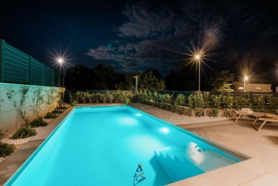 Moderna kvalitetna vila sa grijanim bazenom 800m od mora - u izgradnji 25