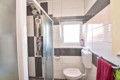 Investicijska prilika: kuća s građevinskim zemljištem za izgradnju 7 stanova, svega 700 m od mora 28