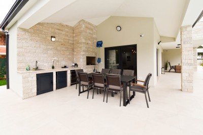 Exceptionally high-quality villa with a large pool near Poreč 14