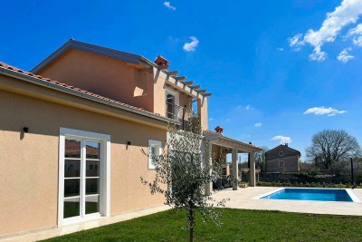 A new villa with a swimming pool and a large yard, fully equipped
