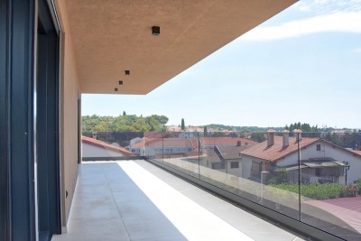 Luxury penthouse with a view of the sea and the old town of Poreč, 500m from the beach 12