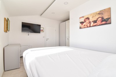 Ekskluzivna kuća na osami s bazenom i prostranom okućnicom 15