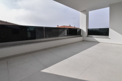 Modernes Apartment im 1. Stock mit zwei Terrassen mit Meerblick, nur 700 m vom Meer und dem Yachthafen entfernt 7