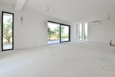 Moderna kuća s bazenom i vrhunskom opremom 5