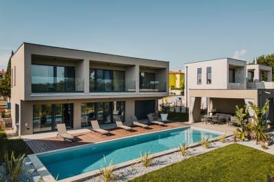 Luxury villa with pool near the sea 24