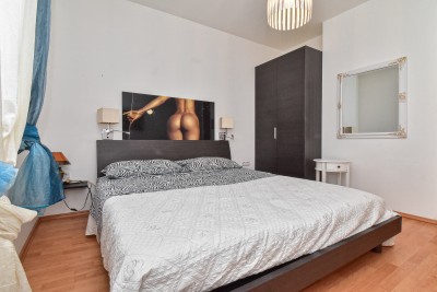 Stan u prizemlju s uređenim vrtom i pogledom na more 18