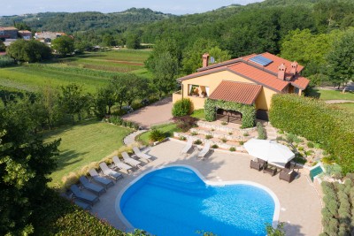 TOP Luxuriöse Villa mit großem Garten