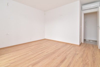 Modernes Apartment im 1. Stock mit zwei Terrassen mit Meerblick, nur 700 m vom Meer und dem Yachthafen entfernt 18