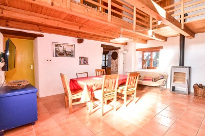 Affascinante casa in pietra istriana con cortile 6