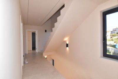 Moderna vila s bazenom i pogledom na more – okolica Poreča 251 m² + krovna terasa 87 m² 13