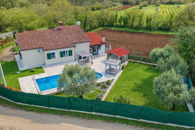 Ekskluzivna kuća – oaza mira s bazenom i garažom