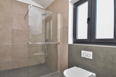 Mediteranska kamena vila s panoramskim pogledom i prostranim dvorištem 27