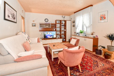 Casa con due appartamenti e un bel curato cortile 5