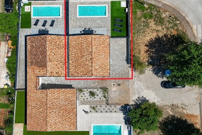 Moderna prizemnica s grijanim bazenom i uređenim dvorištem 7