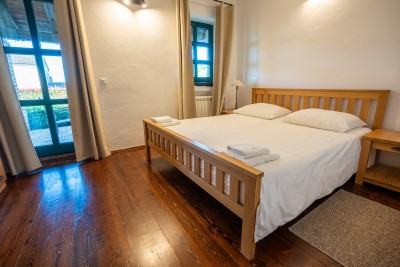 Mediteranska vila s prostranim vrtom i bazenom 22