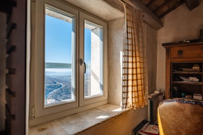 Buje okolica, unikatna kuća s panoramskim pogledom 9