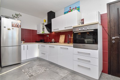 Ekskluzivna kuća – oaza mira s bazenom i garažom 16