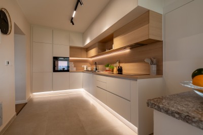 Casa familiare con ampio terreno edificabile in una zona tranquilla vicino a Parenzo 12