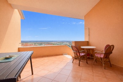 Kuća u nizu s fantastičnim panoramskim pogledom na more i zajedničkim bazenom 24