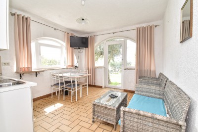 Šarmantna kamena kuća s pomoćnim objektom na prostranom zemljištu 13