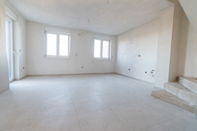 Dvonadstropni apartma z balkonom in pogledom na morje 9