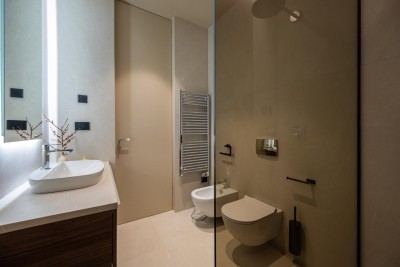 Luksuzna vila s bazenom i panoramskim pogledom na more 32