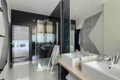 Luksuzna samostojeća vila s bazenom, wellness prostorom i uređenom okućnicom 23