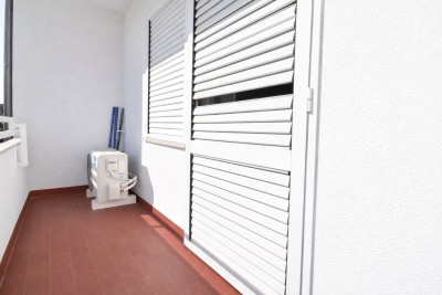 Prostran stan u centru grada s pogledom na more, svega 100 m od mora 6