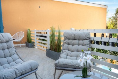 Renovirana kuća s bazenom u mirnom okruženju 16